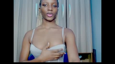 Snapshot of pixie_pulse chatting on 07-26-26, 06:43 Ella online show from 07-26-26, 06:43