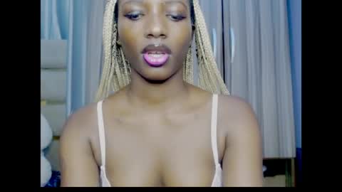 Snapshot of pixie_pulse chatting on 07-29-26, 06:44 Ella online show from 07-29-26, 06:44
