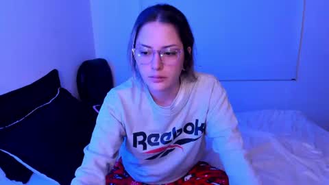 pixie online show from 06-17-26, 03:09