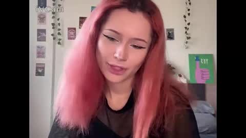 Snapshot of pixieyes0n chatting on 03-04-26, 03:23 Daryl online show from 03-04-26, 03:23