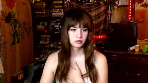 Izzy online show from 11-12-25, 01:22