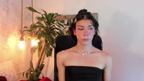 Snapshot of pixy_20 chatting on 01-18-25, 02:36 cris online show from 01-18-25, 02:36