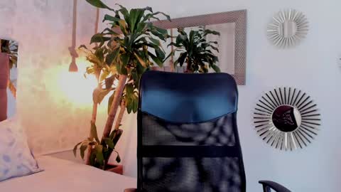 Snapshot of pixy_20 chatting on 01-23-25, 04:09 cris online show from 01-23-25, 04:09