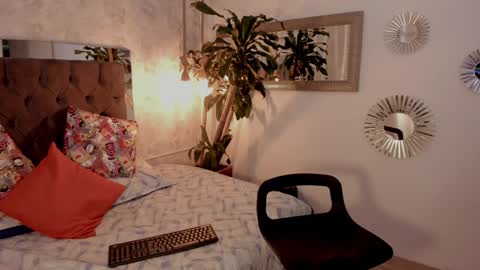 Snapshot of pixy_20 chatting on 01-27-25, 11:11 cris online show from 01-27-25, 11:11