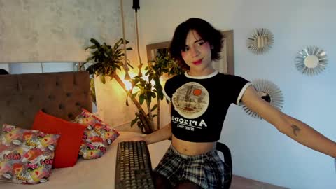 Snapshot of pixy_20 chatting on 01-30-25, 02:27 cris online show from 01-30-25, 02:27