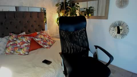 Snapshot of pixy_20 chatting on 01-31-25, 04:14 cris online show from 01-31-25, 04:14