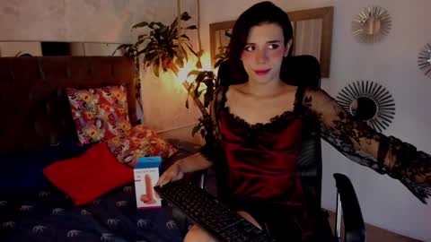 Snapshot of pixy_20 chatting on 02-11-25, 02:25 cris online show from 02-11-25, 02:25