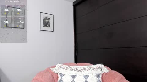 Angie Henao online show from 04-16-26, 06:52