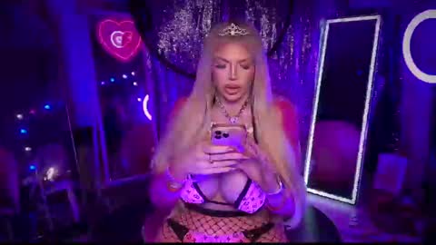 Snapshot of plasticfuckdoll chatting on 02-19-25, 01:08 Dumb bimbo fuck doll online show from 02-19-25, 01:08