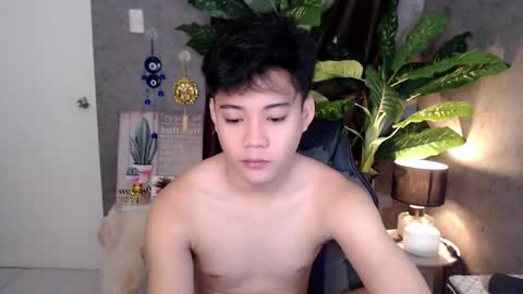 Snapshot of playful_kenzo chatting on 12-15-24, 10:18 Kenzo online show from 12-15-24, 10:18
