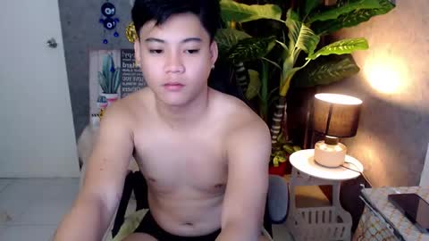 Snapshot of playful_kenzo chatting on 01-14-25, 02:53 Kenzo online show from 01-14-25, 02:53