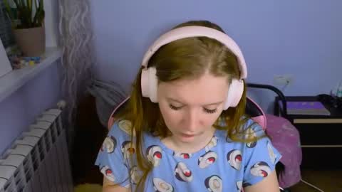 Snapshot of playful_mary chatting on 05-19-26, 11:44 Masha online show from 05-19-26, 11:44