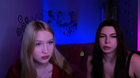 Sophie online show from 04-17-26, 08:01