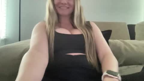 Snapshot of playwithcaity chatting on 05-27-26, 09:23 Caity online show from 05-27-26, 09:23