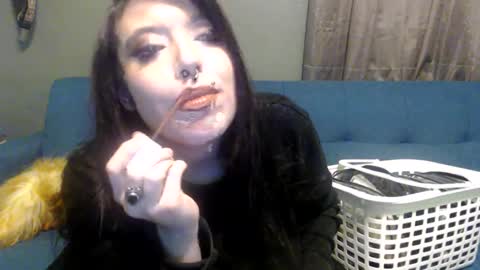 pleasantdinosaurus7537 online show from 11-18-25, 02:43