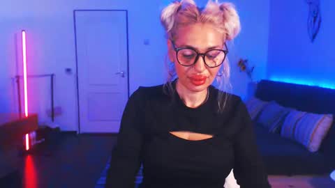 Victoria online show from 12-25-24, 12:27