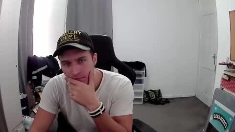 Snapshot of plkrisztian chatting on 09-18-25, 07:05 plkrisztian online show from 09-18-25, 07:05
