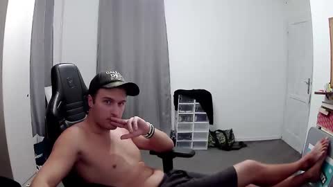 Snapshot of plkrisztian chatting on 09-28-25, 04:01 plkrisztian online show from 09-28-25, 04:01
