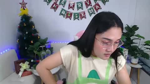 Snapshot of ploysaithailand chatting on 12-19-24, 12:01 Ploysai online show from 12-19-24, 12:01