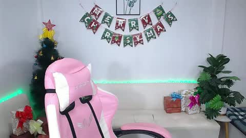 Snapshot of ploysaithailand chatting on 01-06-25, 02:14 Ploysai online show from 01-06-25, 02:14