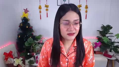 Snapshot of ploysaithailand chatting on 01-20-25, 02:01 Ploysai online show from 01-20-25, 02:01