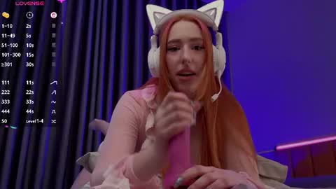 Snapshot of plumpahpeach chatting on 06-18-26, 12:22 Plumpah Peach online show from 06-18-26, 12:22