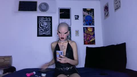 Snapshot of plutonbluemoon_999 chatting on 01-06-26, 11:18 online show from 01-06-26, 11:18