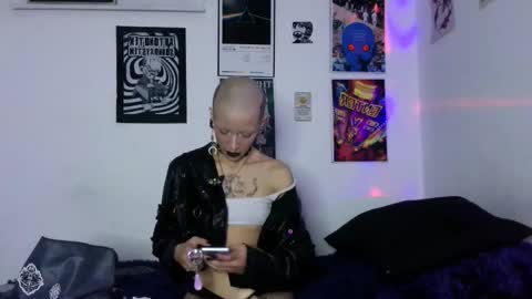 Snapshot of plutonbluemoon_999 chatting on 02-12-26, 02:06 online show from 02-12-26, 02:06