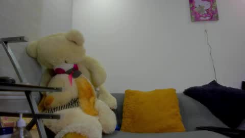 Snapshot of pocahontas_d chatting on 09-17-25, 06:37 catalina online show from 09-17-25, 06:37