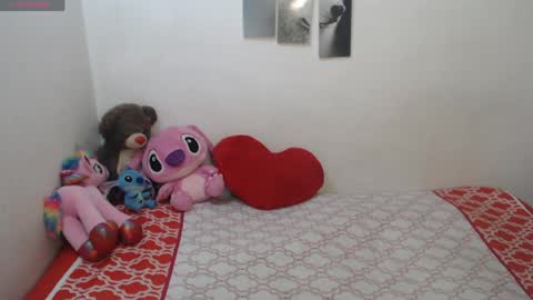 Snapshot of pocahontas_princess__ chatting on 05-08-26, 03:06 Pocahontas online show from 05-08-26, 03:06