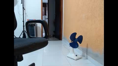 podolatra3 online show from 11-08-25, 03:56