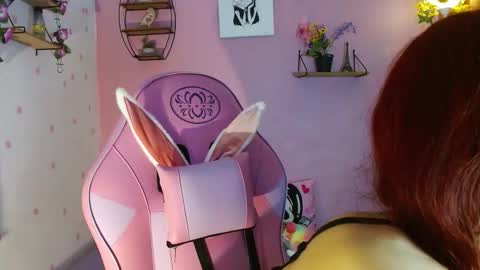 Snapshot of poison_liv chatting on 11-24-25, 01:11 poison_liv online show from 11-24-25, 01:11