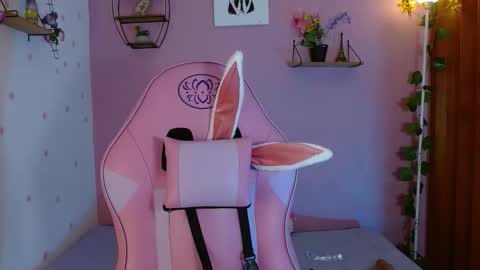 Snapshot of poison_liv chatting on 11-29-25, 01:58 poison_liv online show from 11-29-25, 01:58