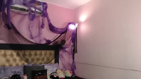 poison_pink online show from 11-03-25, 01:34