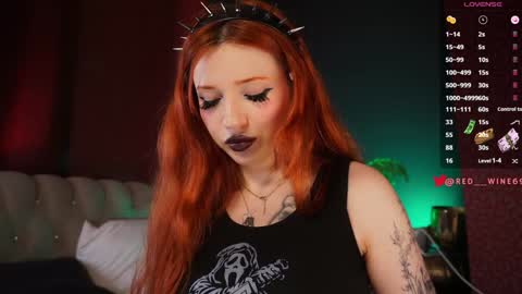 Snapshot of poisonivvy_ chatting on 01-08-25, 08:38 next streams mon wed sat sun 5am-1pm utc online show from 01-08-25, 08:38