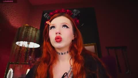 Snapshot of poisonivvy_ chatting on 11-18-25, 05:34 next streams mon wed sat sun 5am-1pm utc online show from 11-18-25, 05:34