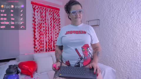 poisson_ivy_ online show from 02-05-25, 04:16