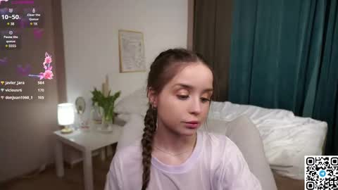 Snapshot of polly_dollie_ chatting on 03-08-25, 11:18 Renet online show from 03-08-25, 11:18