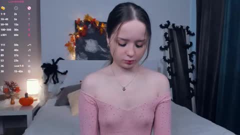 Snapshot of polly_dollie_ chatting on 10-17-25, 09:12 Renet online show from 10-17-25, 09:12