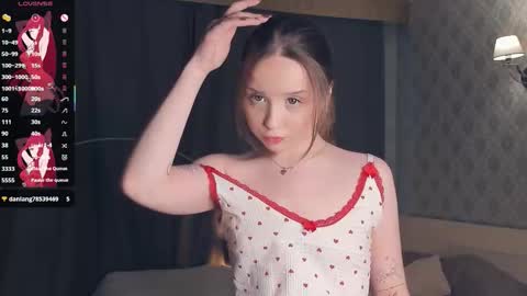 Snapshot of polly_dollie_ chatting on 11-21-25, 09:19 Renet online show from 11-21-25, 09:19