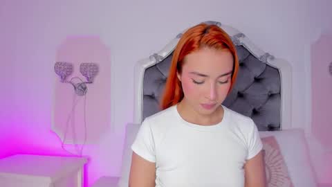 Snapshot of pollygrey_ chatting on 11-15-25, 03:37 Carolina online show from 11-15-25, 03:37