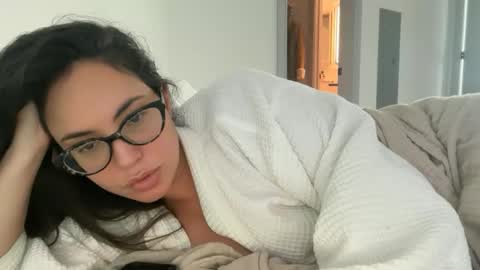 Snapshot of pollyyypocket chatting on 11-05-25, 03:45 Polly Pocket online show from 11-05-25, 03:45