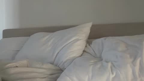 Snapshot of pollyyypocket chatting on 12-22-25, 04:04 Polly Pocket online show from 12-22-25, 04:04