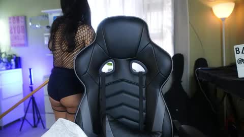 Snapshot of polvodeestrellas_ chatting on 03-18-26, 04:21 - Help me Reach 100 thumbs up online show from 03-18-26, 04:21