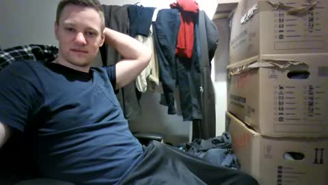 Snapshot of pommesmiteiscreme chatting on 12-21-25, 11:56 pommesmiteiscreme online show from 12-21-25, 11:56