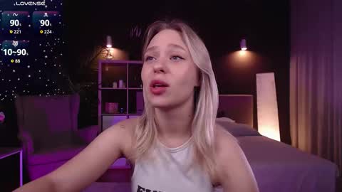 Snapshot of pooja_hegde chatting on 09-20-25, 01:06 Eva online show from 09-20-25, 01:06