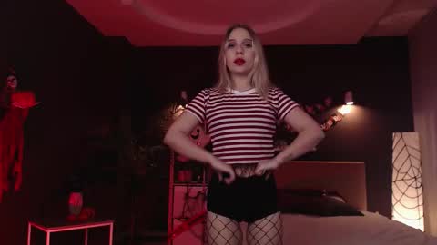 Snapshot of pooja_hegde chatting on 10-31-25, 01:06 Eva online show from 10-31-25, 01:06