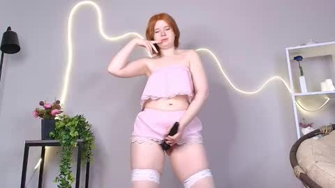 Snapshot of pop__eye chatting on 11-21-25, 05:06 Erica online show from 11-21-25, 05:06