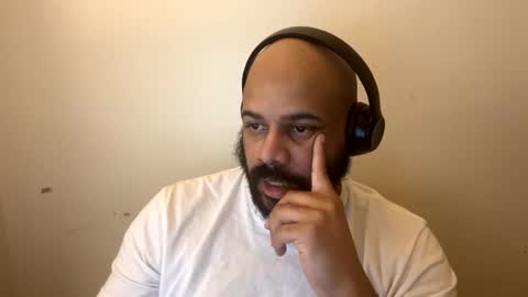 Snapshot of popfizzt chatting on 03-05-25, 10:10 popfizzt online show from 03-05-25, 10:10