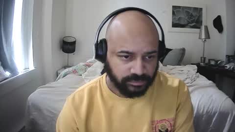 Snapshot of popfizzt chatting on 10-15-25, 02:39 popfizzt online show from 10-15-25, 02:39